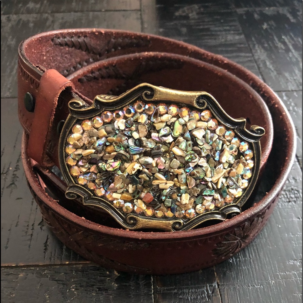 Beautiful leather belt with crushed shell buckle